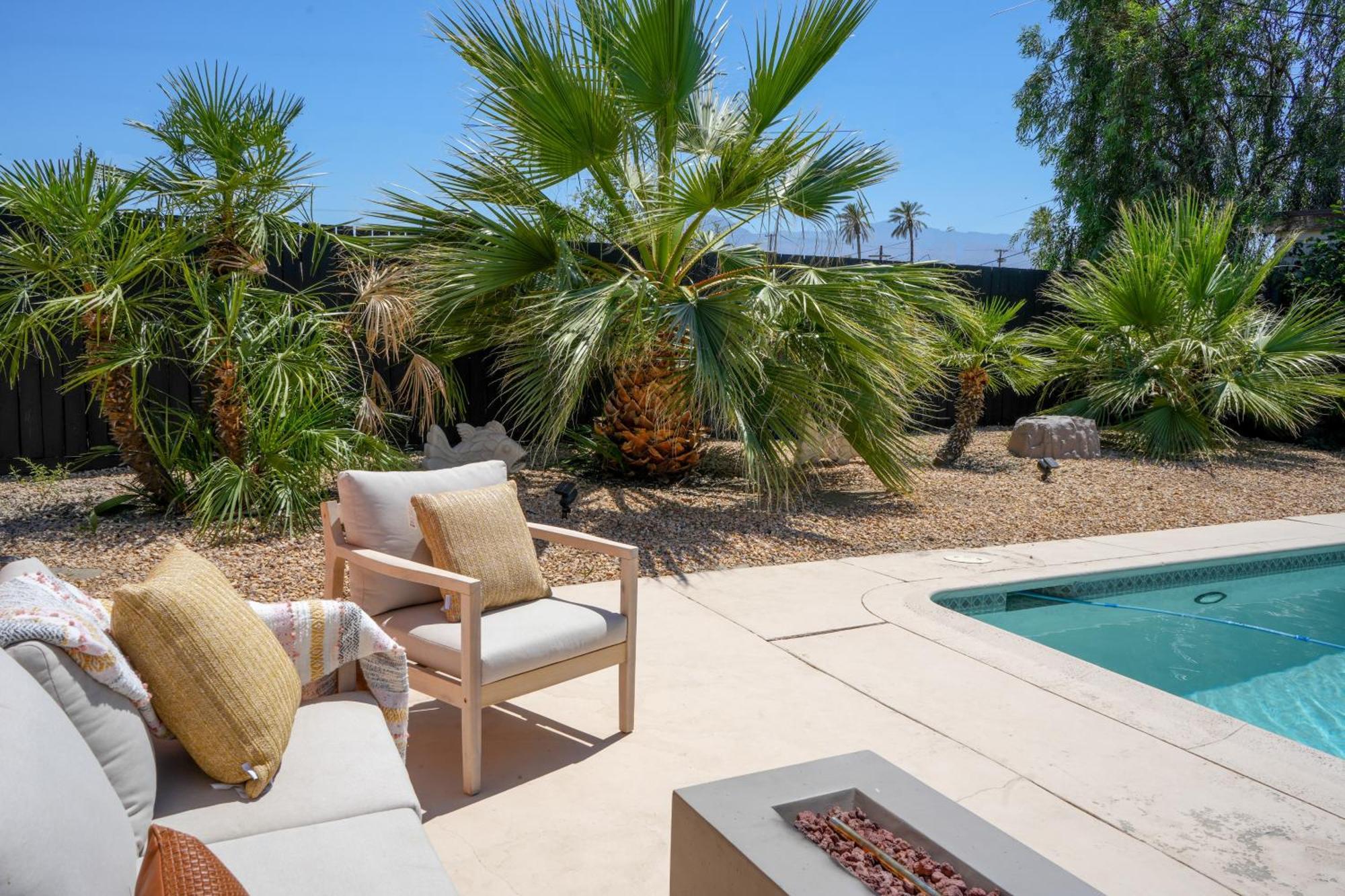 The Pink Cactus - Desert Retreat - Luxe Pool, Golf & Game Room Indio Exterior foto